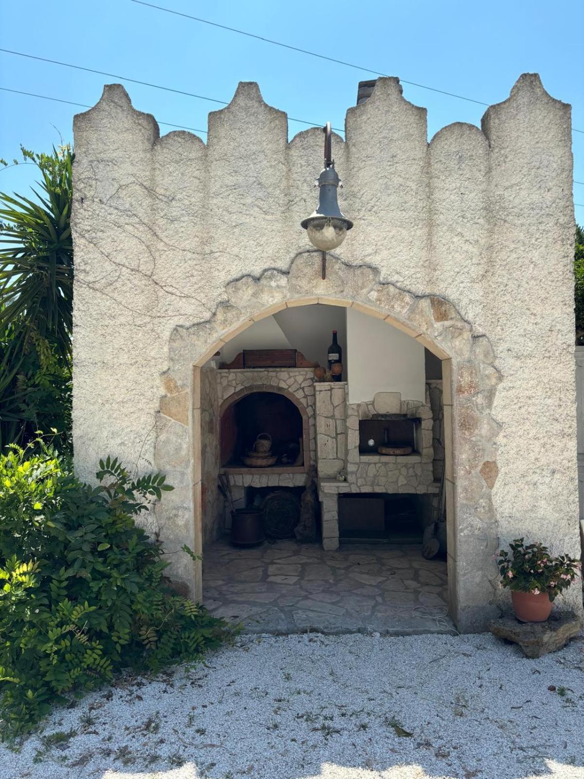 Tenuta Pizzi San Pietro Vernotico Exterior photo